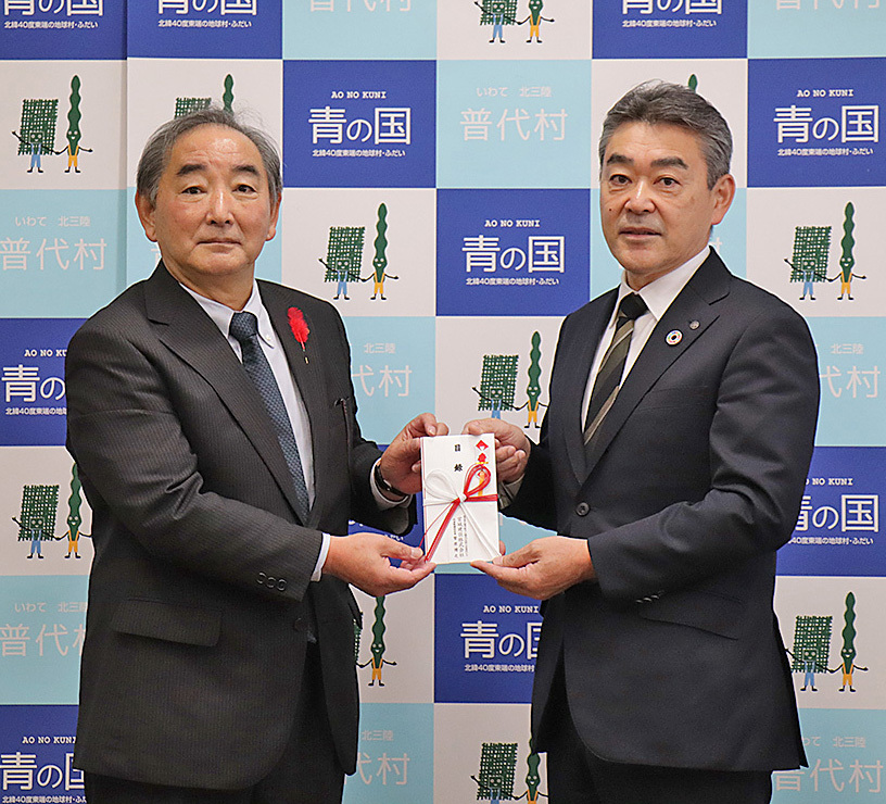 トリミングsR06宮城建設贈呈式.jpg