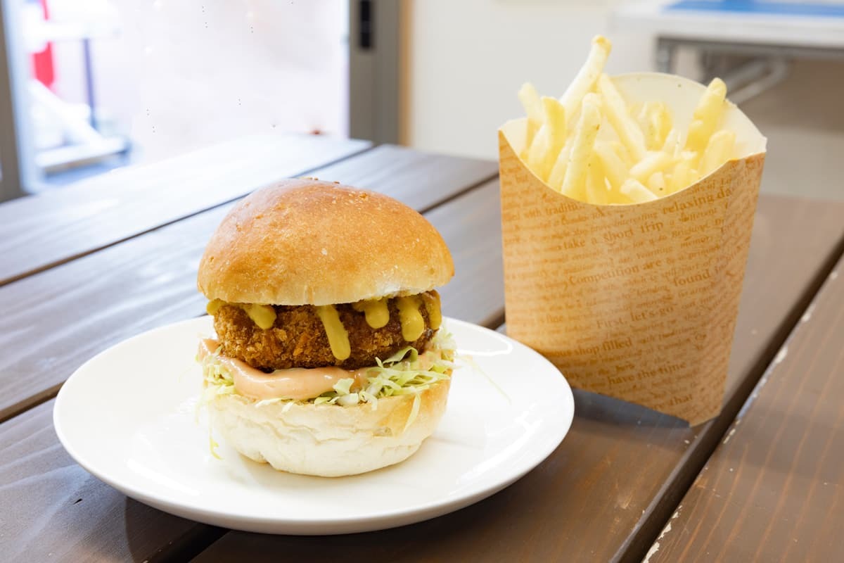 Aonokuni Burger and kelp flavored salted french fries images
