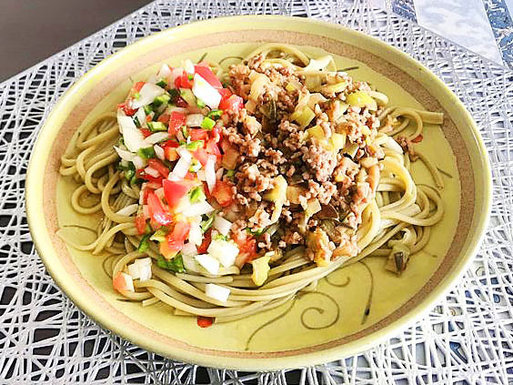 トリミング普代こんぶ饂飩(うどん)の肉味噌サルサソース.jpg